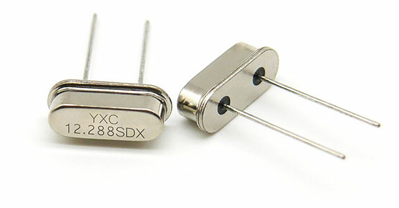 HC-49US 12.288 MHz Crystal Oscillator | 20pF | 20PPM | DIP Through-Hole